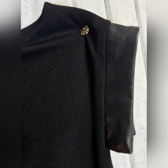 Anne Klein Black Sheath Dress 2 Faux Leather Cap Sleeve Ruched Waist - Picture 2 of 3